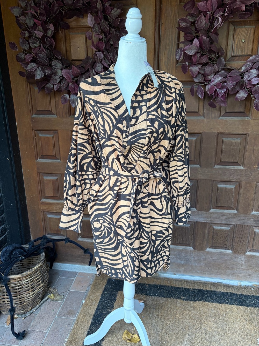 NWT Anthropologie Black and Tan Printed Dress with Belt